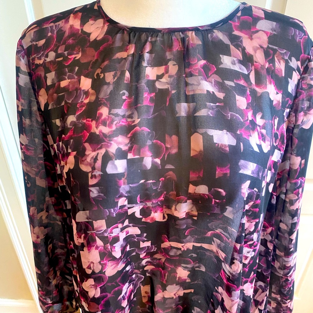 Rose patterned top 🌹